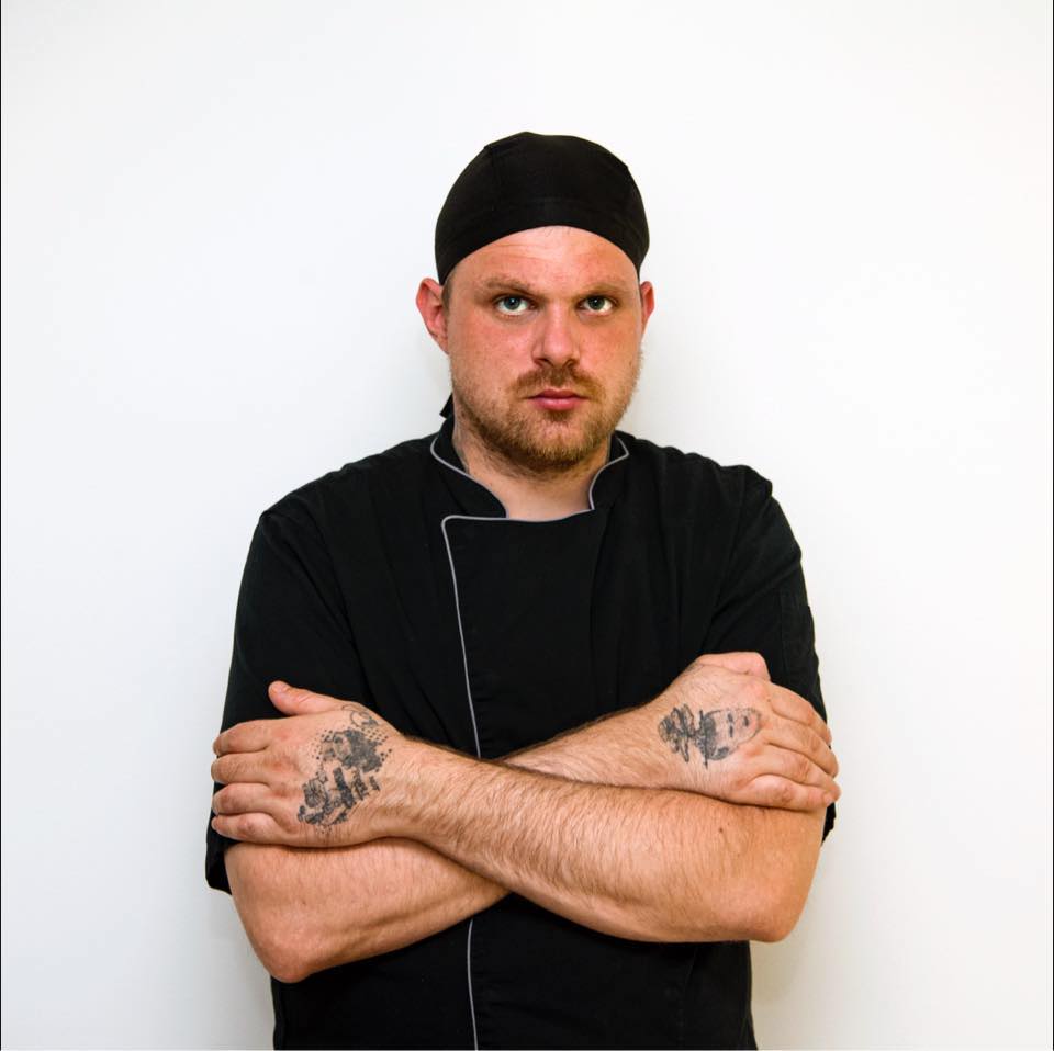 kuhar-na-terenu-pomoc-v-kuhinji